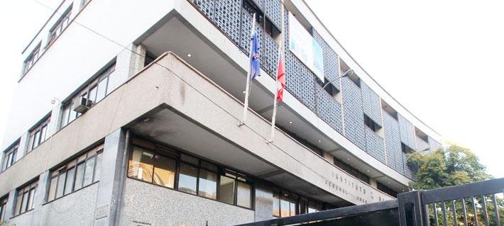 Suspenden clases en el Instituto Nacional tras nueva jornada de incidentes: Overoles lanzaron bombas molotov