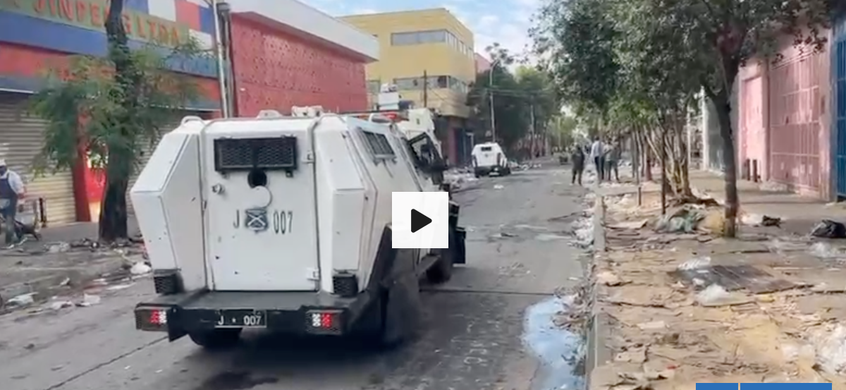 Aumenta la tensión en Meiggs: se reactivan enfrentamientos de ambulantes con Carabineros