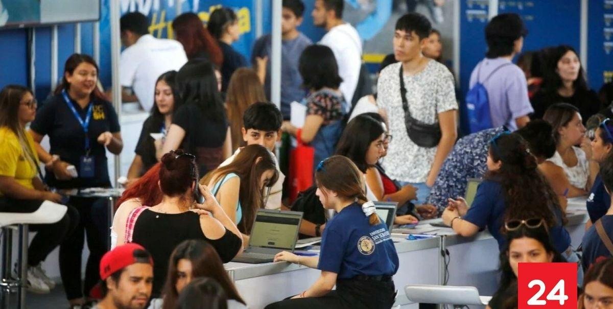 Aún puedes postular a la gratuidad y becas: plazo y dónde completar el FUAS 2026