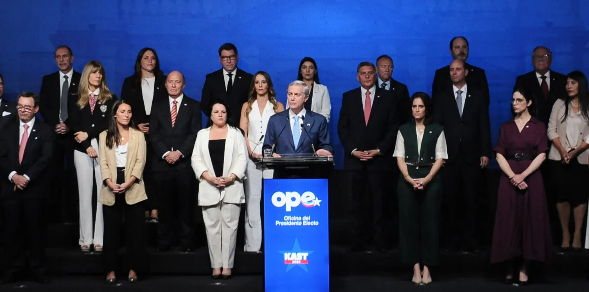 Kast rompe récord al concretar el primer cambio de gabinete antes que cualquier mandatario desde 1990