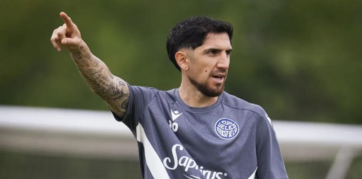 "Trae refuerzos": La insólita protesta aérea que sorprendió a Vélez en pleno entrenamiento