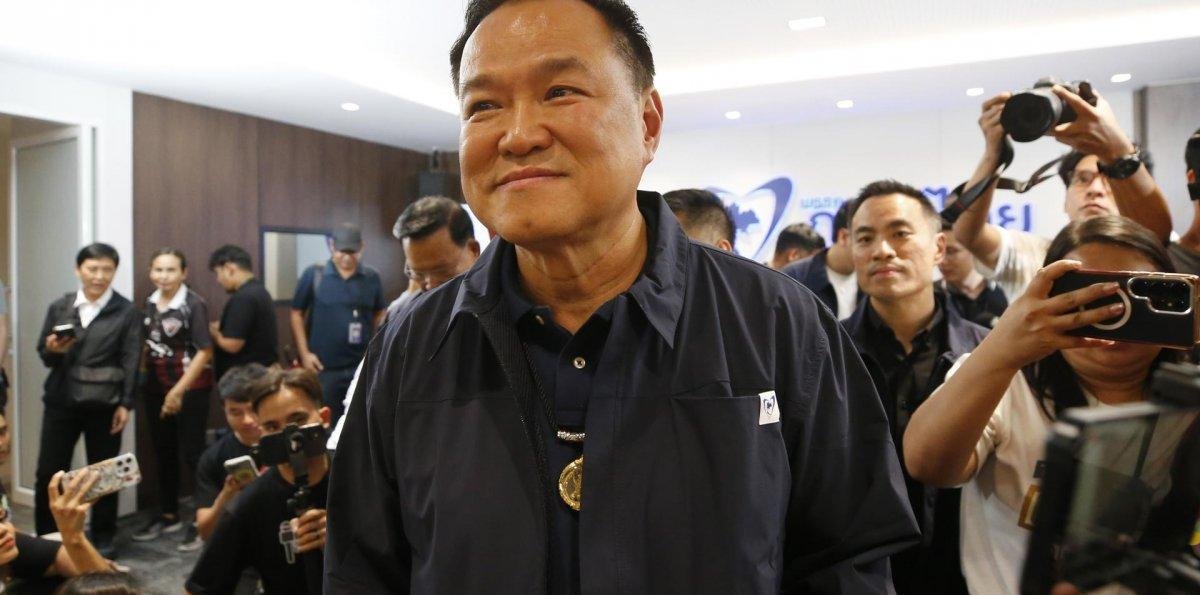 Tailandia da un giro y vota por el partido conservador del primer ministro Anutin