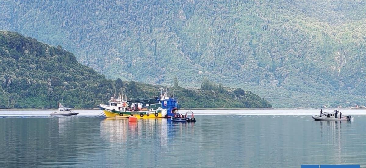 Retiran hidrocarburos previo a reflote de catamarán que se hundió y dejó 6 muertos en Reloncaví