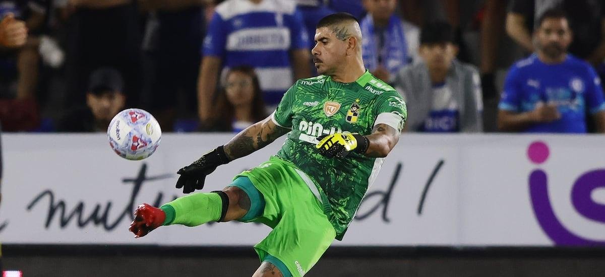 Se toma revancha en Instagram: Diego Sánchez se burla de la UC tras los cánticos recibidos en el Claro Arena