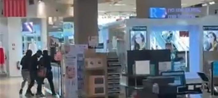 Reportan balacera en medio de asalto a tienda del retail en mall Arauco Maipú