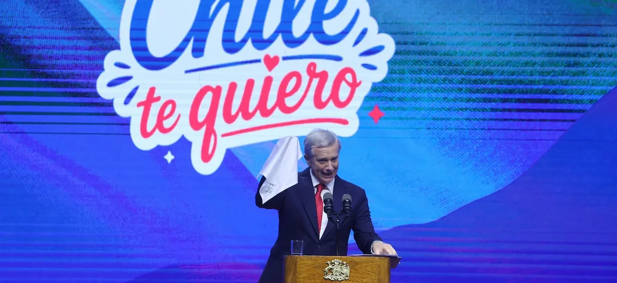 “Otra cosa era con guitarra”: La paya de Kast en su debut en las fondas del Parque O’Higgins