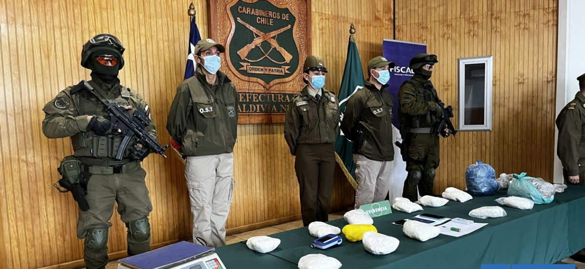 Los Ríos: Fiscalización a vehículo termina con dos detenidos y cerca de 40 kilos de drogas incautadas