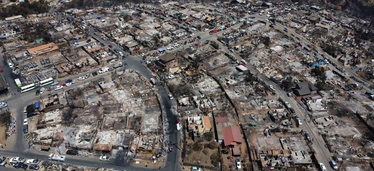 A dos años del megaincendio en Valparaíso, autoridades entrantes y salientes se enfrentan por cifras de reconstrucción