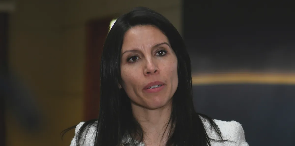 Senadora Gatica responde a críticas republicanas contra Paulina Núñez: “La derecha valiente está en Valparaíso y la cobarde en Nueva York”