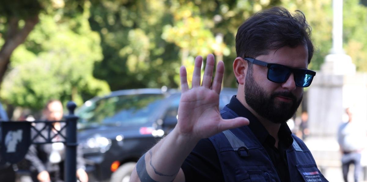 Biobío: Boric reconoce "cuello de botella" en viviendas de emergencia y exige aceleración