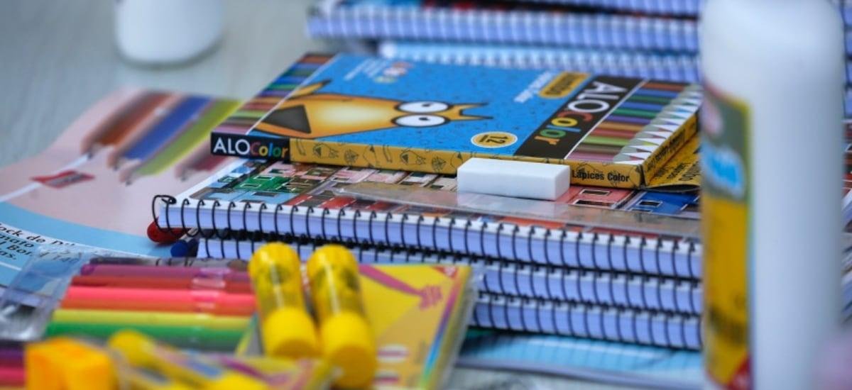 ¿Le puedo exigir al papá que pague la mitad de la lista de útiles? Abogado responde