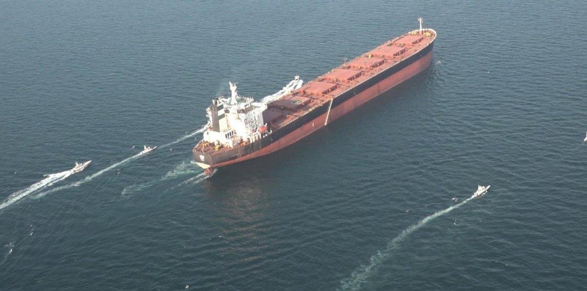 Irán probó un nuevo misil naval de defensa aérea en medio de tensiones con EE.UU.