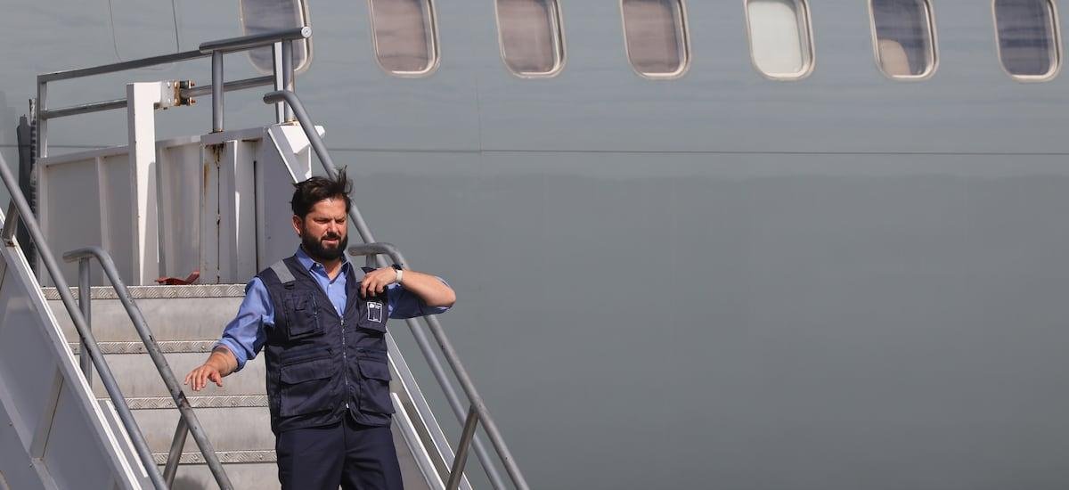 Desde Rapa Nui, Boric sostiene diálogo y ofrece ayuda a alcalde Castro por explosión e incendio en Renca