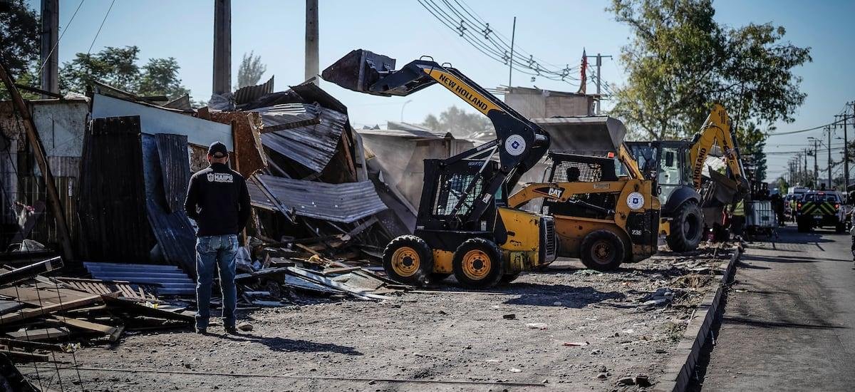 Delegado Durán sostiene que demolición del campamento Santa Marta se podría extender hasta el miércoles