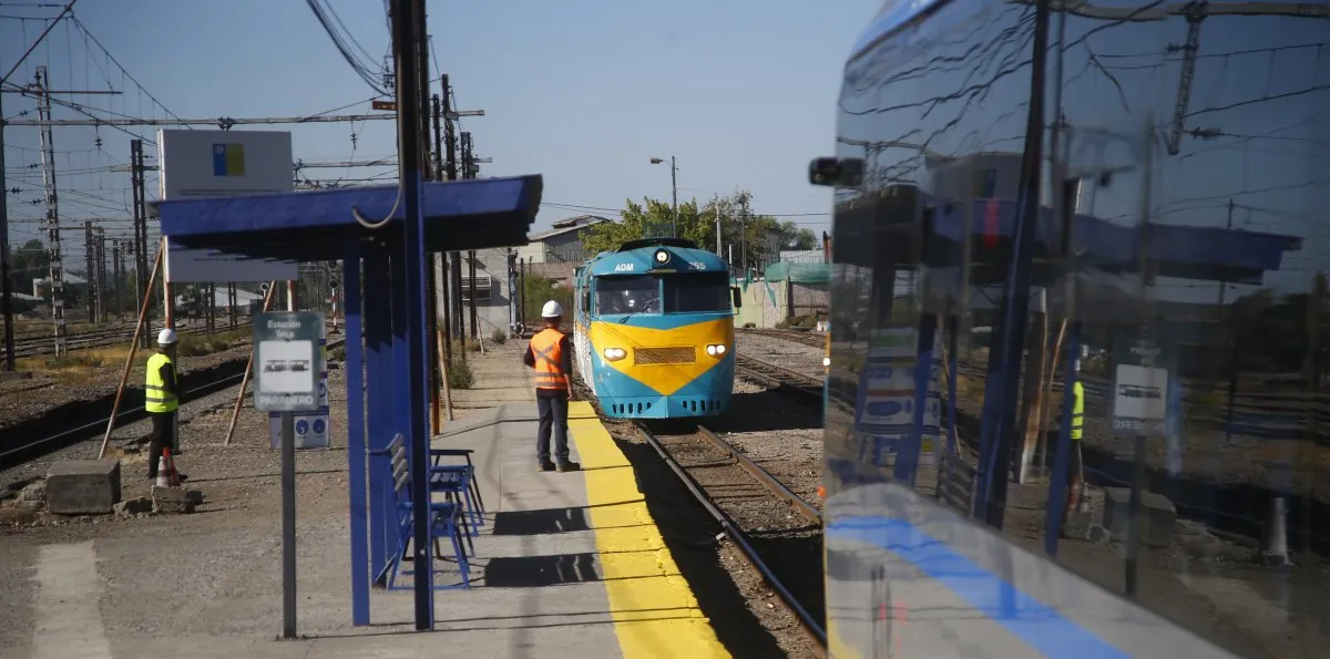 Retiro de contrato del tren Santiago-Valparaíso desató críticas de autoridades regionales