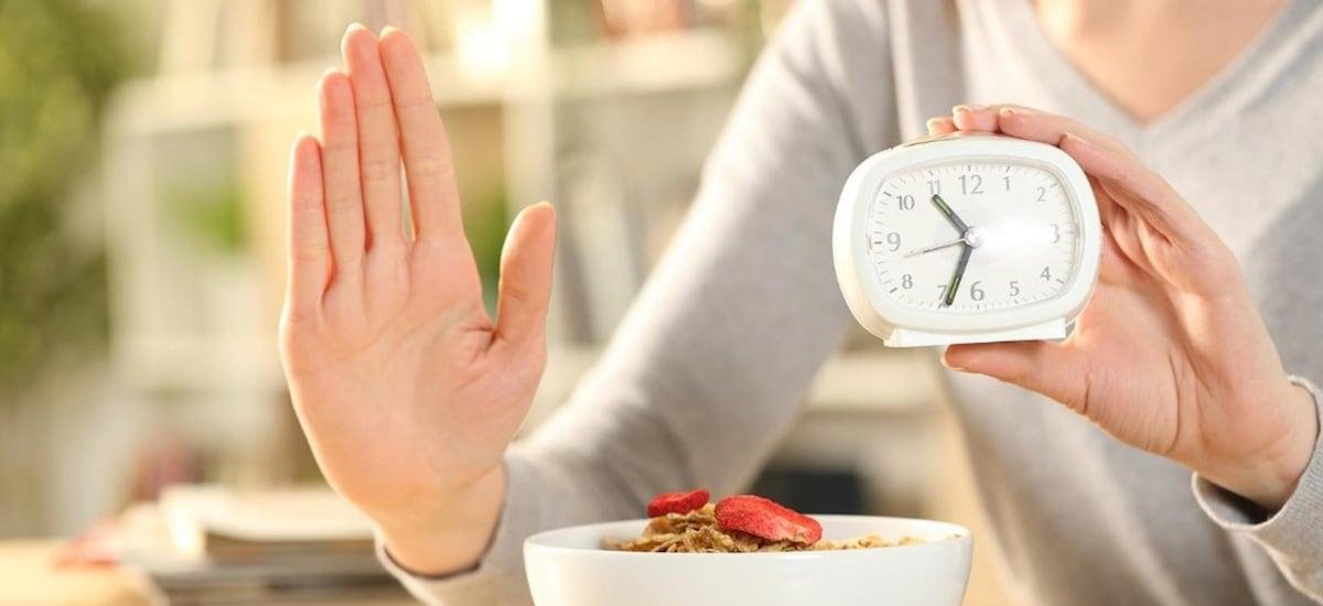 El estudio masivo que reveló si el ayuno intermitente puede provocar cansancio mental y otros perjuicios