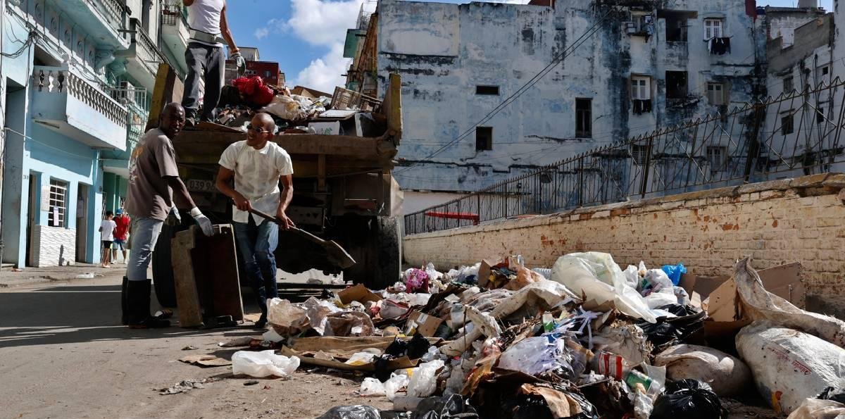 Otra marca de la crisis: la basura desborda a Cuba