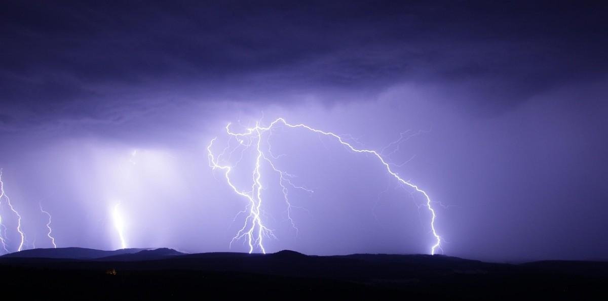 Meteorología actualiza: Tormentas eléctricas ahora durarán toda la semana en zonas de tres regiones del país