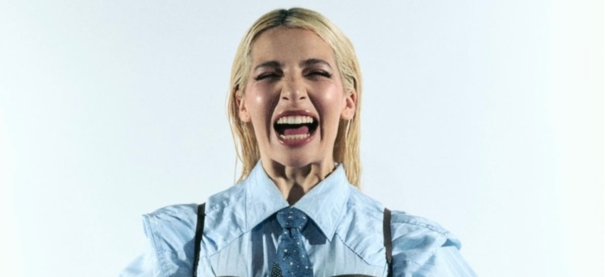 De la televisión al estudio: La White Latina vuelve a la música con el estreno de “Porno emocional”