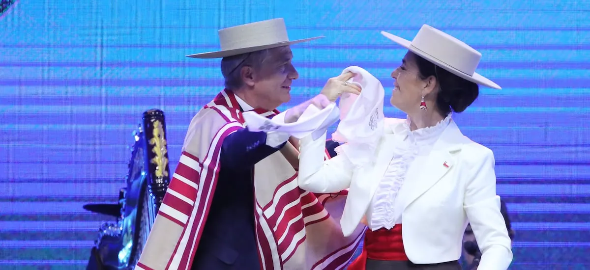 Con una paya y un pie de cueca, Kast inaugura junto a Desbordes las fondas en el Parque O’Higgins