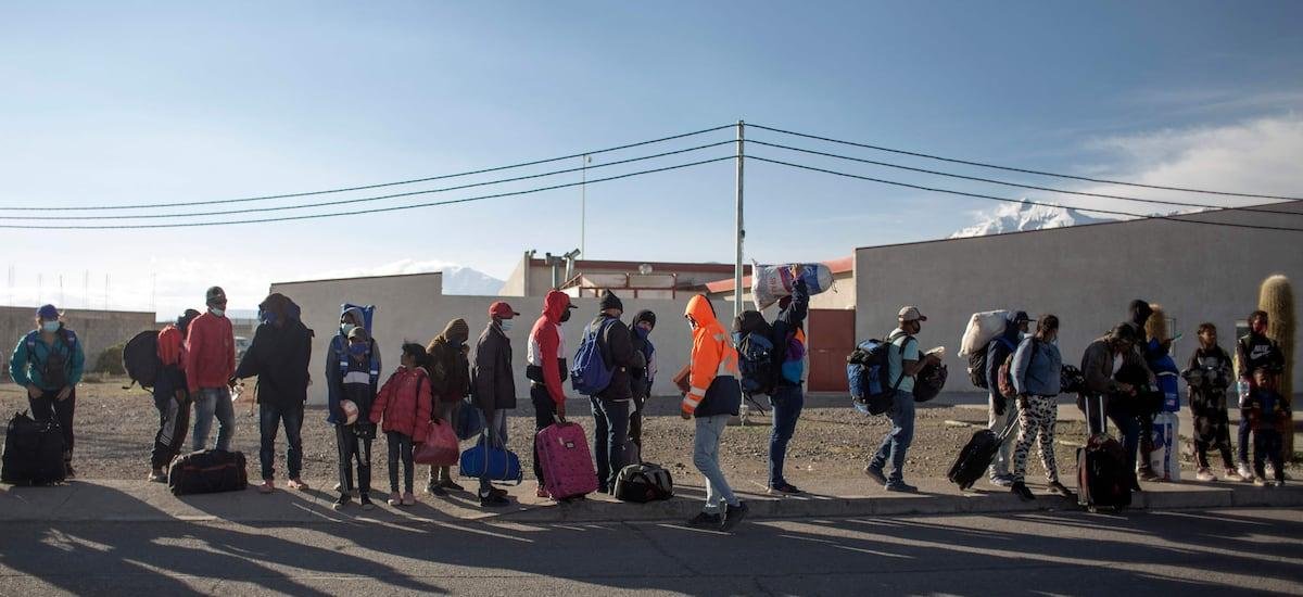 El silencioso fracaso del plan del gobierno para regularizar a 150 mil migrantes empadronados - La Tercera