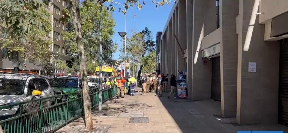 Investigan hallazgo de cadáver en plena vía pública en el centro de Santiago