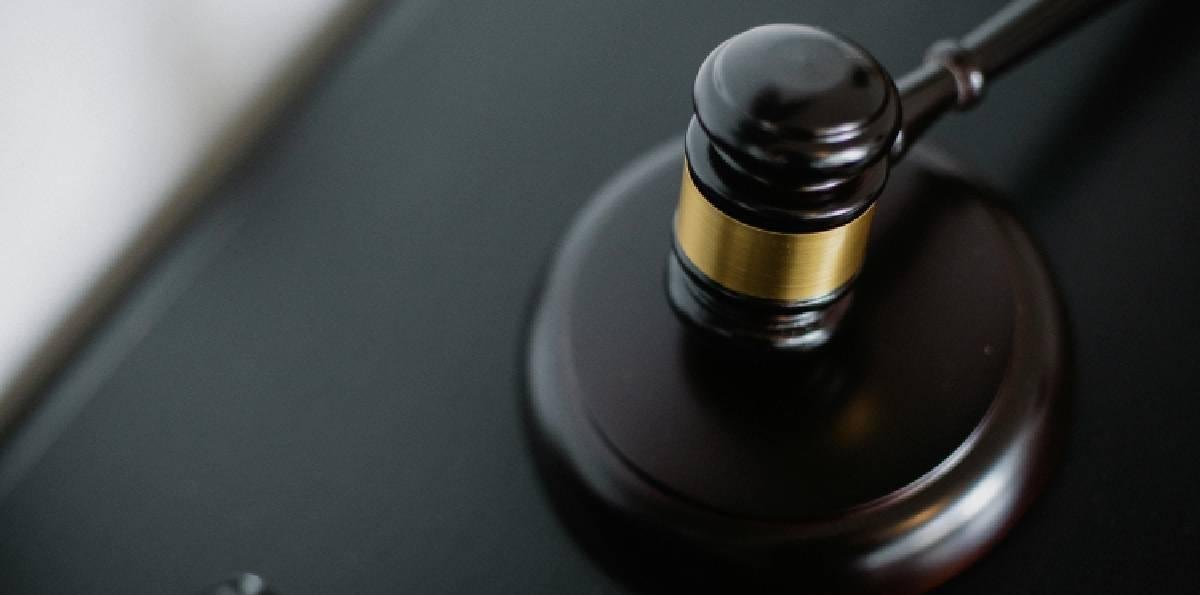 Impacto en España: menor de 13 años es acusado de matar a joven de 18