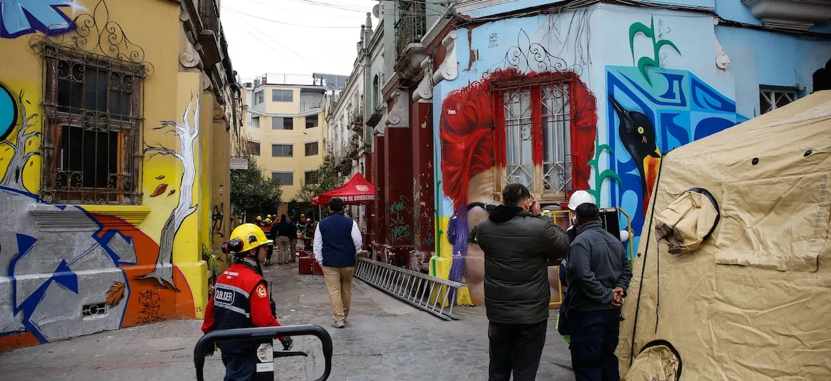 Confirman hallazgo de segundo cuerpo en casona incendiada en Santiago el pasado 6 de abril