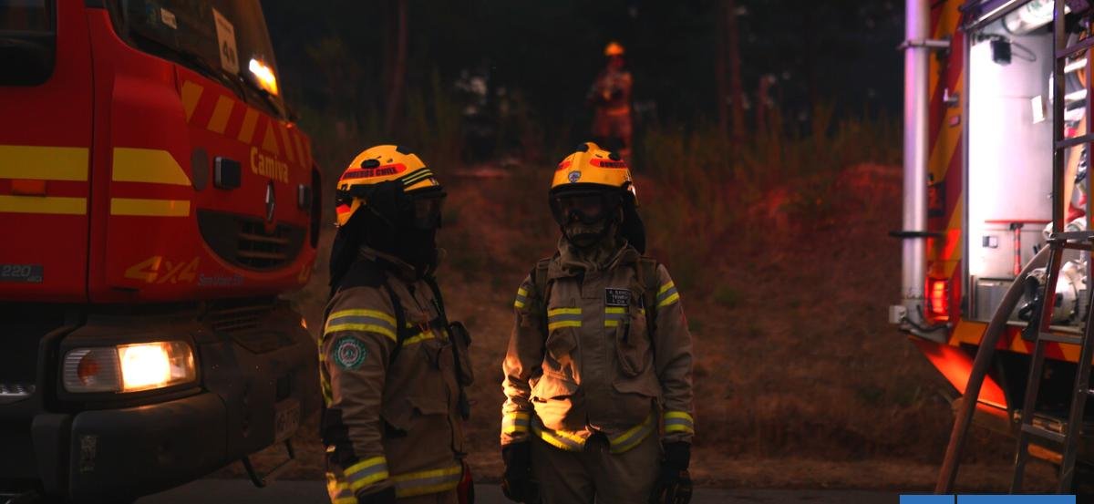 Hallan a una mujer fallecida en medio de remoción de escombros por incendio forestal en Melipilla