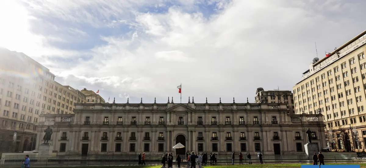 Estudiante de 19 años se suma al Gobierno con sueldo de $1,9 millones