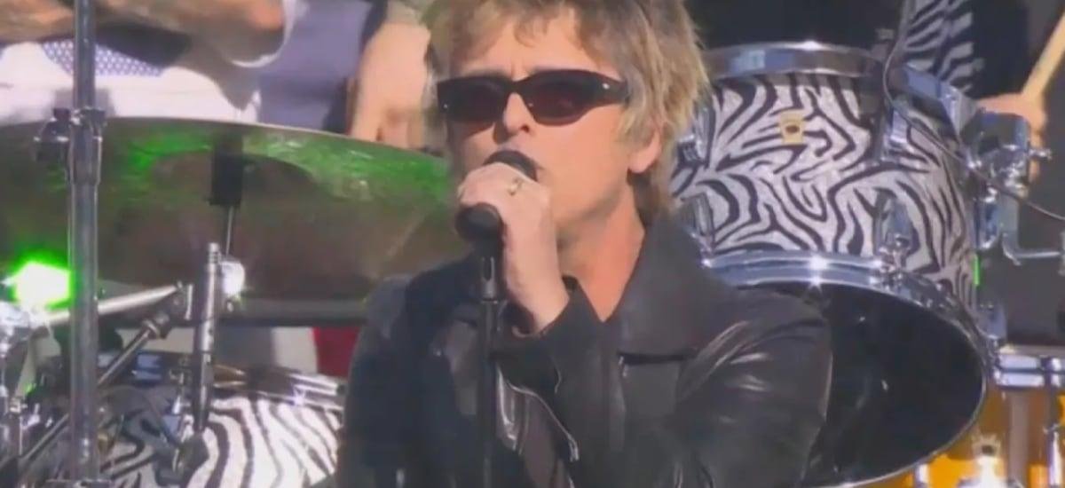 Green Day enciende la previa del Super Bowl con un rápido set de éxitos