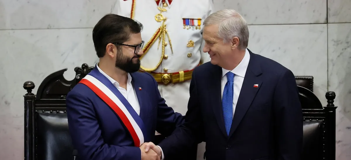 “Es un contenido profundo”: Kast habla sobre el papel que le entregó Boric en cambio de mando