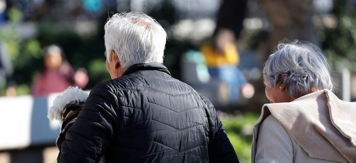 En 2025 se pensionaron casi 160 mil adultos mayores, con un dispar comportamiento entre hombres y mujeres - La Tercera