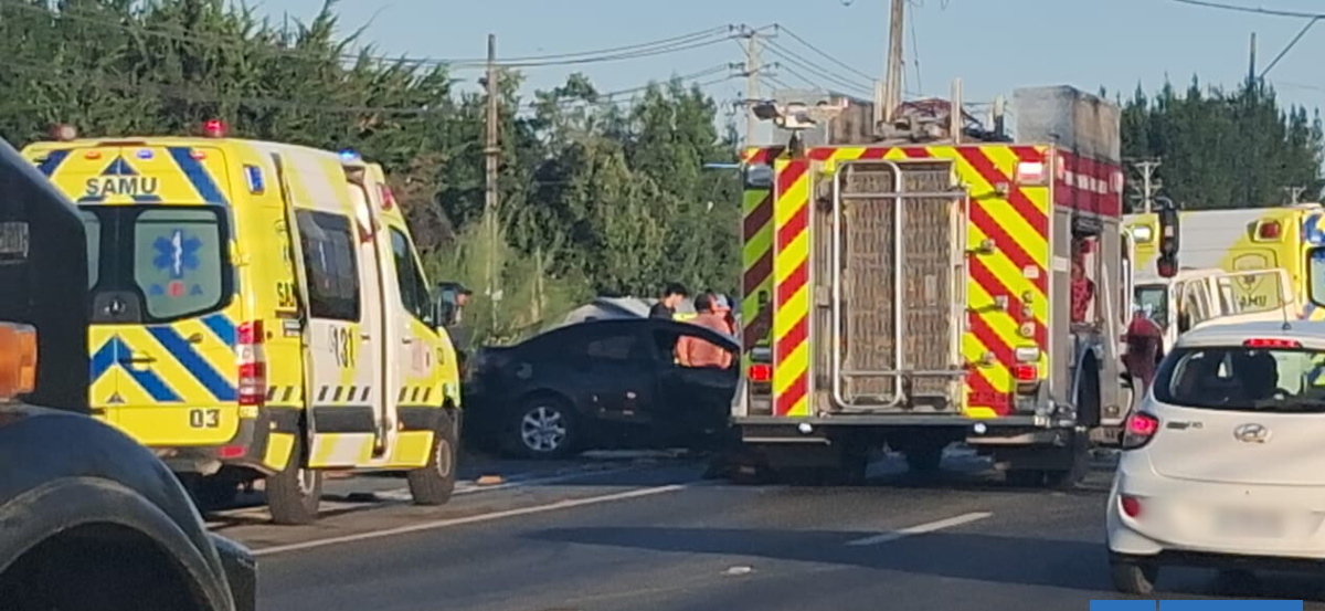 Un fallecido y 8 heridos deja triple colisión en Los Ángeles: hay tres personas heridas de gravedad