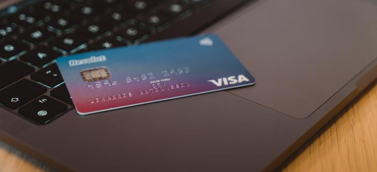 Primer chileno extraditado en más de 20 años a Estados Unidos enfrenta cargos por tráfico de claves de tarjetas robadas