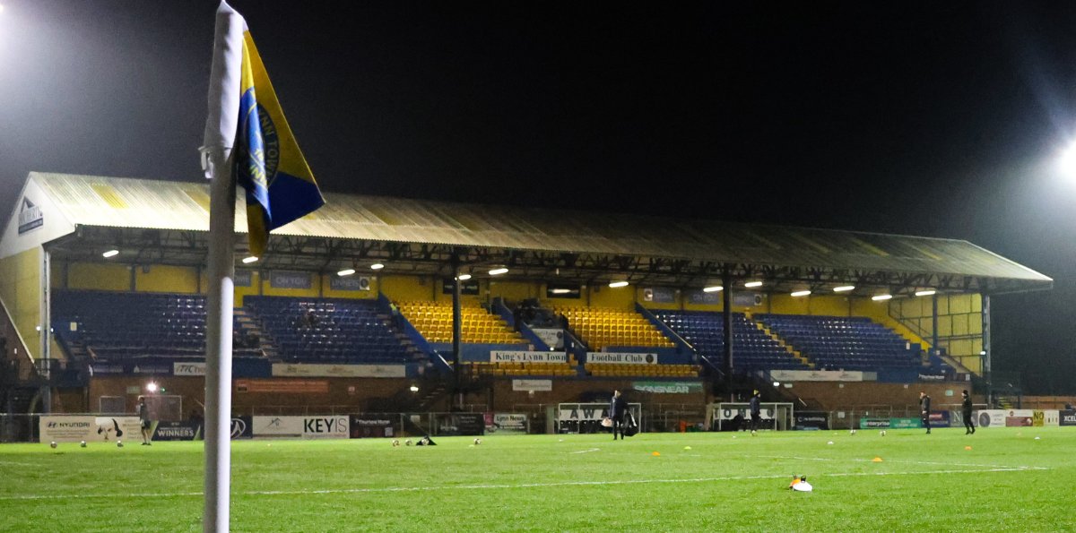 Prendieron regadores con lluvia: Investigan a equipo por inundar la cancha para suspender un partido
