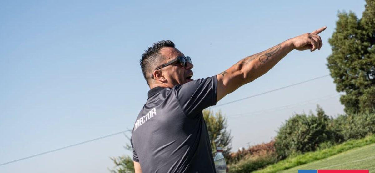 Esteban Paredes vuelve al fútbol con su primer desafío como entrenador: dirigirá a un viejo amor