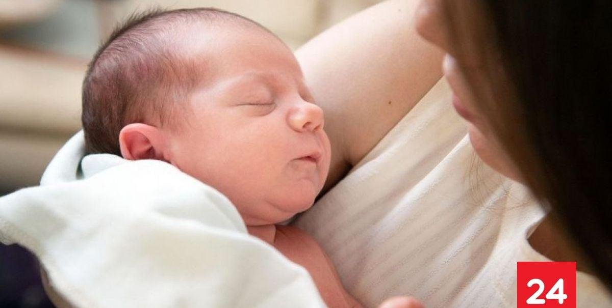 Abren convocatoria para voluntarios que abracen recién nacidos abandonados