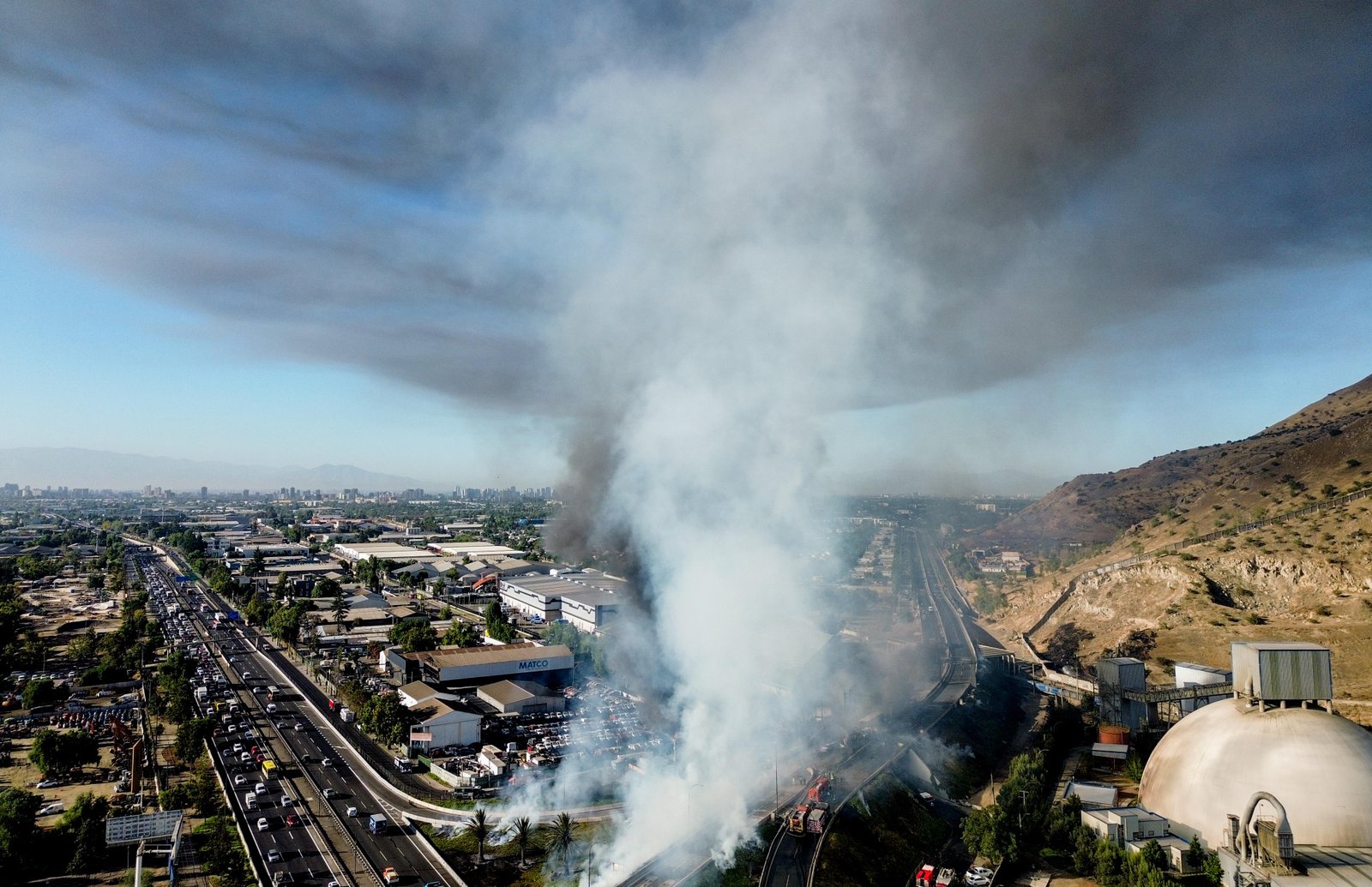 ¿Cómo protegerte del humo tras la explosión en Renca? Seremi de Salud entrega recomendaciones para resguardo del incendio