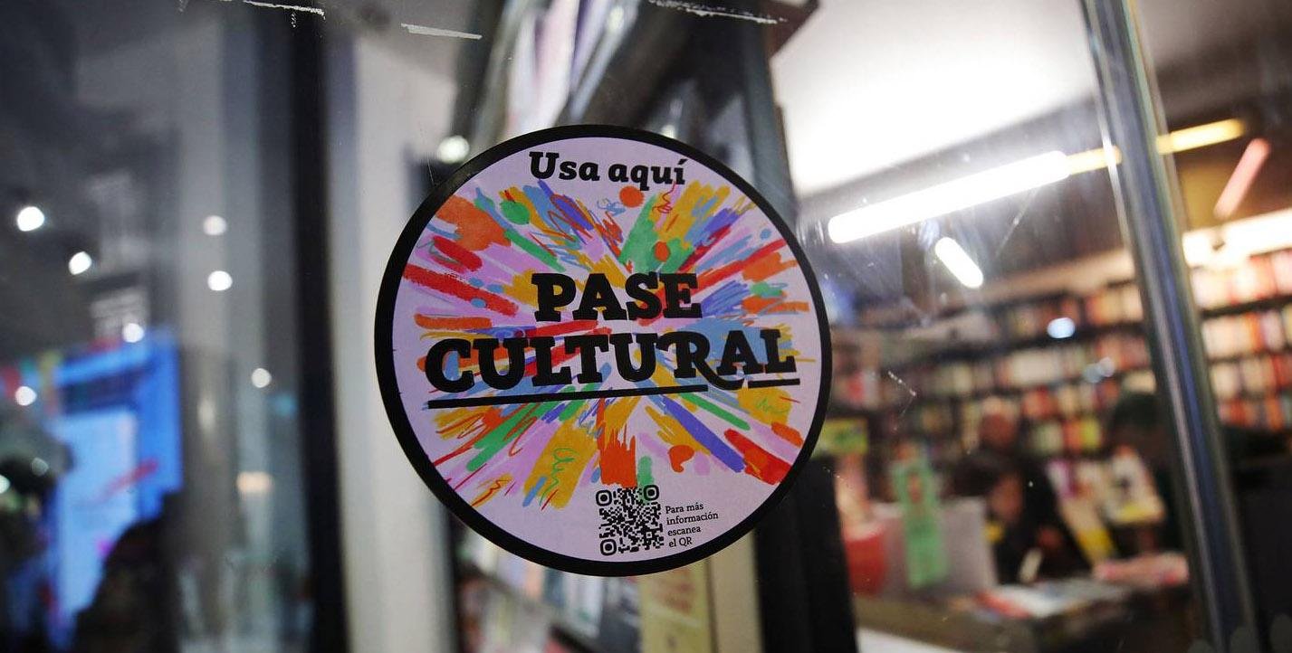 "Pase cultural" bajo la lupa: Poco uso, cine como preferencia y polémica por el Presupuesto