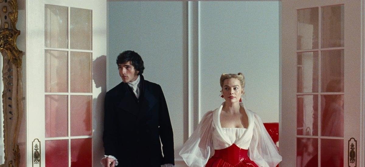 “Un sueño febril de dolor y crueldad”: así es la sudorosa y radiante nueva versión de Cumbres Borrascosas - La Tercera