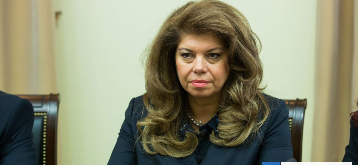 Socialista Iliana Yotoba se convierte en la primera mujer en asumir como Jefa de Estado de Bulgaria