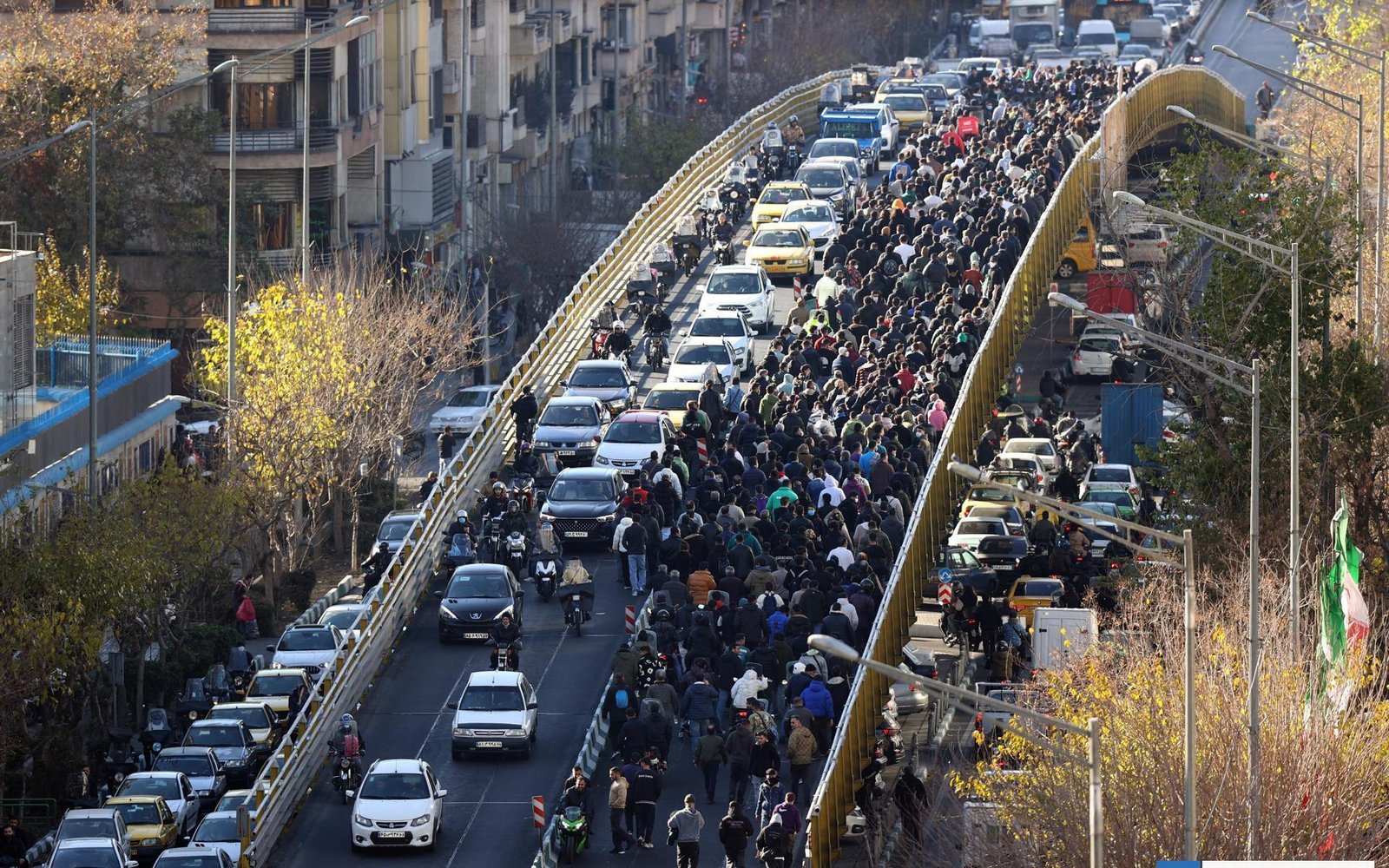 Masivas protestas por cuarto día en diversas ciudades de Irán debido a la crisis económica