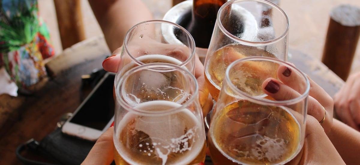 “El 50% de los adolescentes está tomando mucho”: lanzan campaña de prevención del consumo de alcohol en Lo Barnechea