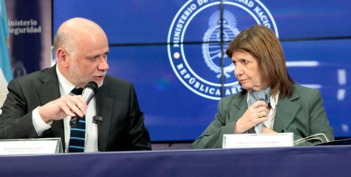 Elizalde descarta "intervención" para liberar a hinchas de la U en Argentina: "Hubo diálogo entre dos Estados"