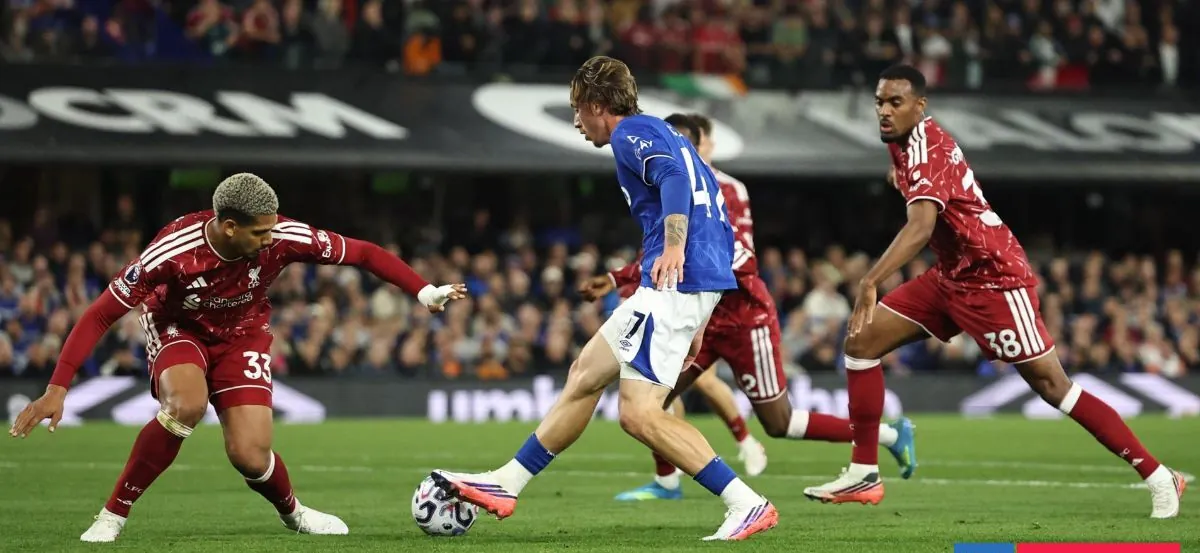 Marcelino Núñez no vio acción en derrota de Ipswich ante Liverpool: error ante el United le costó caro