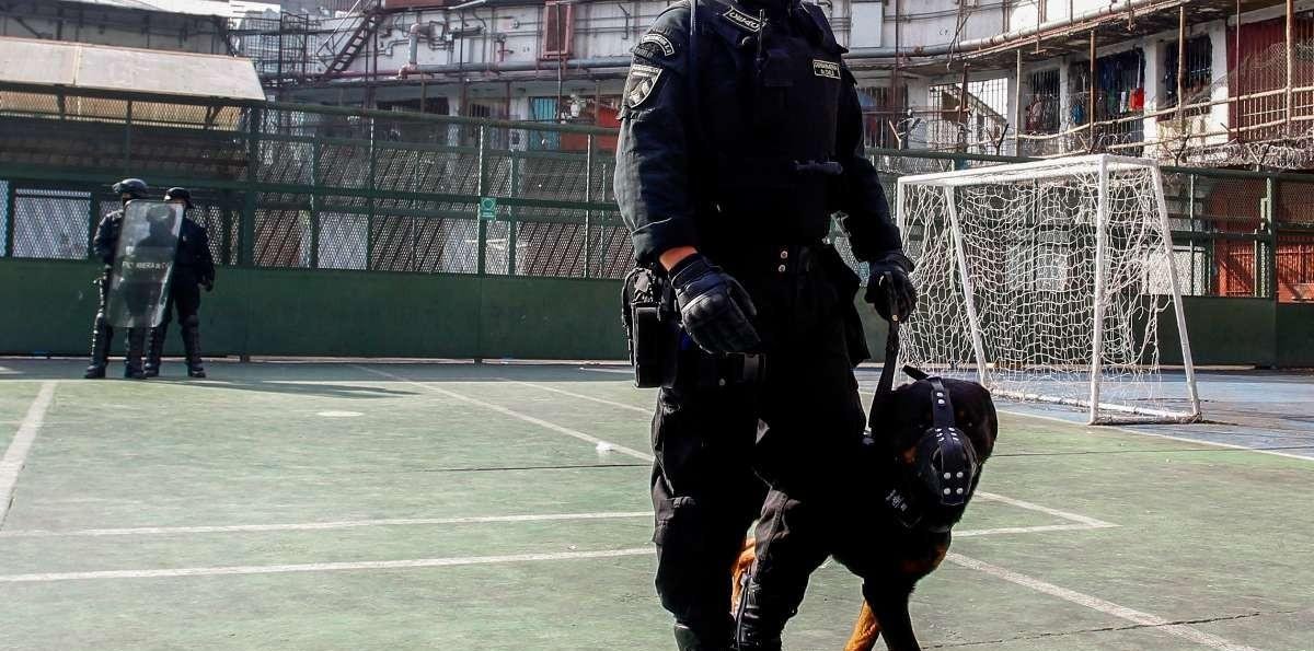 Gendarmes descubren túnel en patio de cárcel de Talca: Cuatro reos involucrados fueron llevados a otros recintos penitenciarios