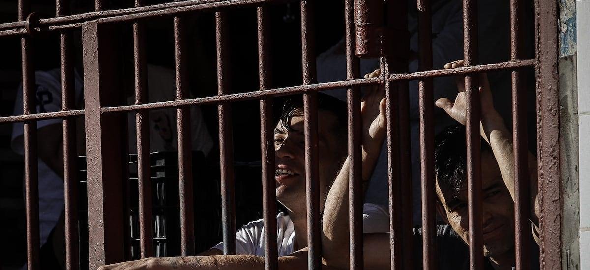 Reportan muerte de un reo al interior de cárcel de Arica: fue agredido en una riña