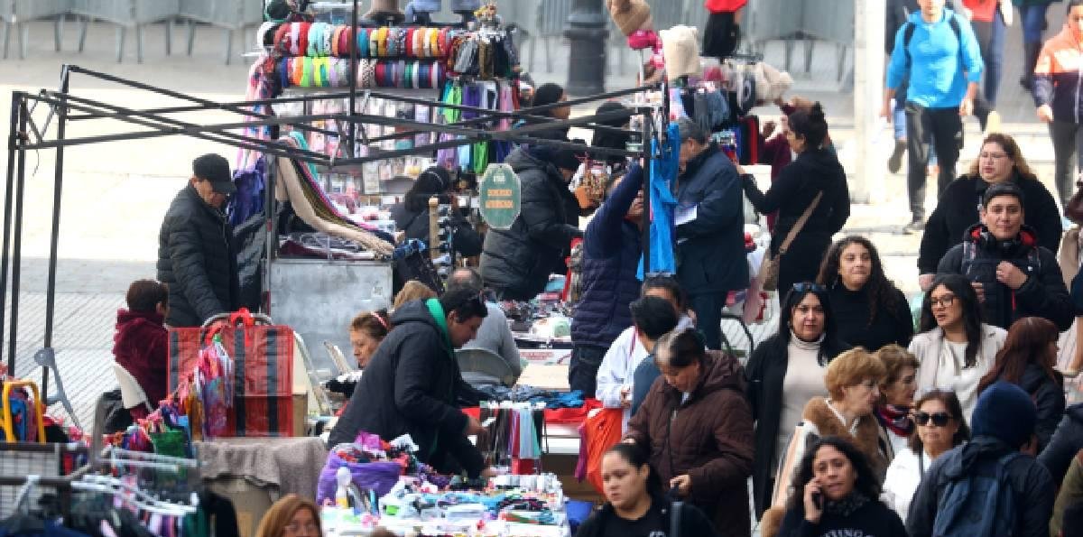 Municipio busca erradicar el comercio ambulante de la Plaza de Puente Alto