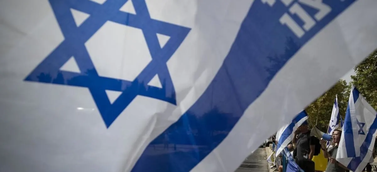 Israel amenaza con intensificar ataques en Gaza si continúan lanzamientos de cometas hacia su territorio